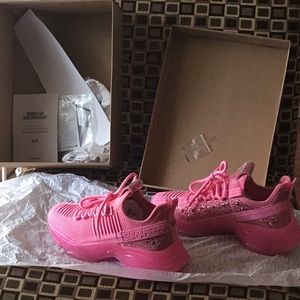 Women 9.5 Steve Madden hot pink Maxima shoes.